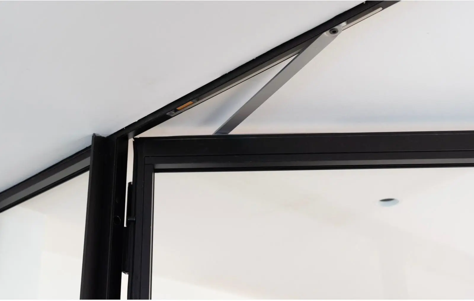 Concealed door closer